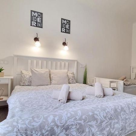 Finnem Rentals Zikova Prague Exterior photo