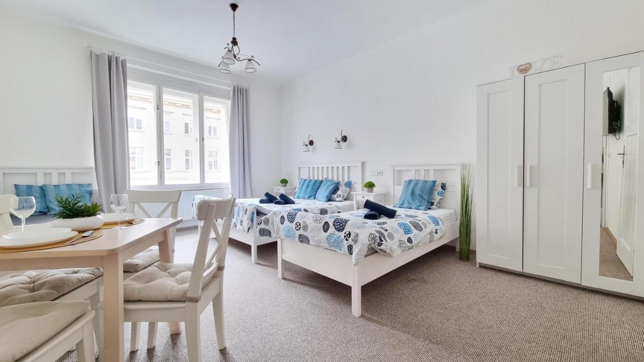 Finnem Rentals Zikova Prague Exterior photo