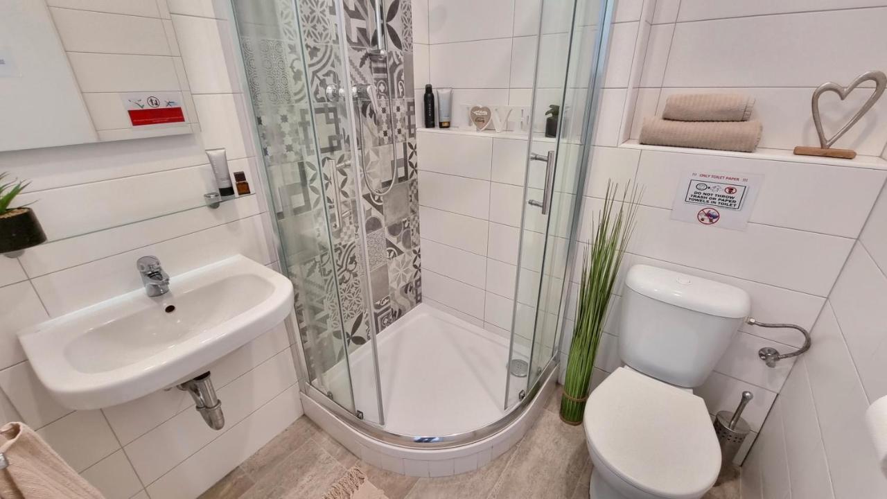 Finnem Rentals Zikova Prague Exterior photo